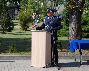 na placu apelowym przy mównicy stoi I Zastępca Komendanta Wojewódzkiego Policji w Gdańsku