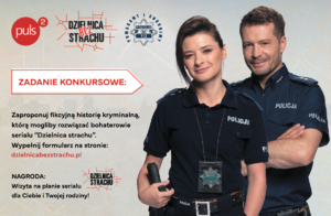 zdjęcie przedstawiające stojących obok siebie uśmiechniętych policjanta i policjantkę. Na górze logo tv puls, serialu &quot;dzielnica bez strachu&quot; oraz polskiej Policji. Pod spodem napis: &quot;zadanie konkursowe&quot;, poniżej następująca treść: &quot;Zaproponuj fikcyjną historię kryminalną, którą mogliby rozwiązać bohaterowie serialu &quot;Dzielnica strachu&quot;. Wypełnij formularz na stronie: dzielnicabezstrachu.pl. Nagroda: wizyta na planie serialu dla ciebie i twojej rodziny