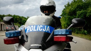 policjant na motocyklu