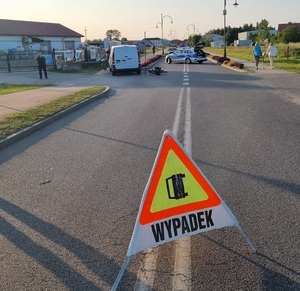 RADIOWÓZ W MIEJSCU WYPADKU I HELIKOPTER RATOWNICZY