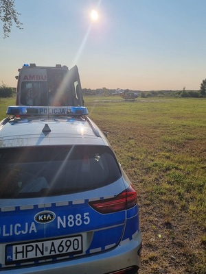 RADIOWÓZ W MIEJSCU WYPADKU I HELIKOPTER RATOWNICZY