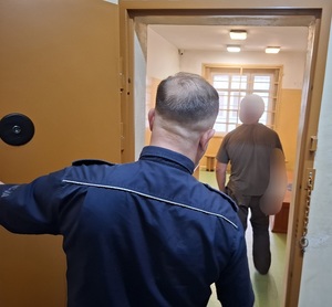 mężczyzna zatrzymany z policjantem