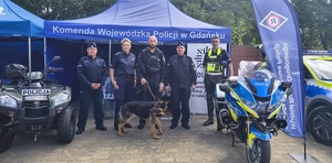 zdjęcia policjantów na festynie