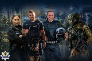 zdjęcie czworga policjantów: policjantki służby patrolowej, przewodnika z psem służbowym, policjanta ruchu drogowego w kombinezonie motocyklowym i policyjnego kontrterrorysty. W tle zdjęcia radiowozów i policjantów w trakcie służby w lesie, na motocyklach w podziemnym korytarzu