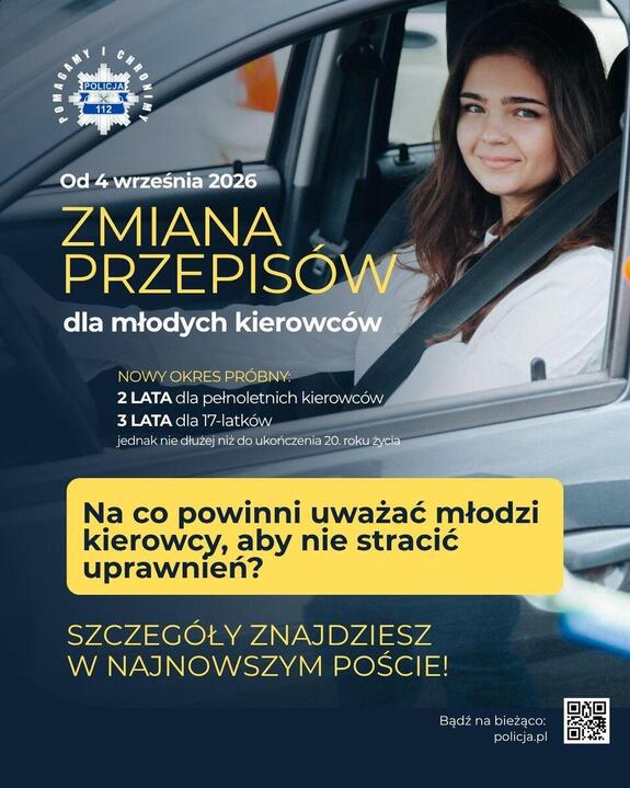 za kierownicą samochodu siedzi młoda uśmiechnięta kobieta. Ma zapięte pasy bezpieczeństwa. Na górze napis: od 4 września 2026 zmiana przepisów dla młodych kierowców.